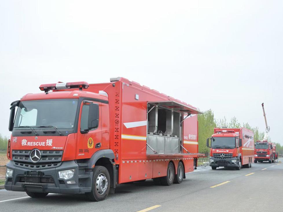 奔馳6X4野外炊事餐車